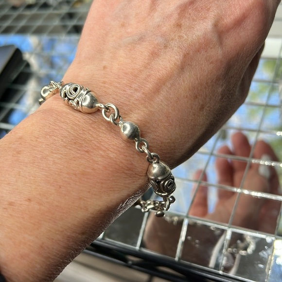 925 Sterling Silver 8” Beautiful Carved Silver Bracelet Made in Mexico - Picture 6 of 6